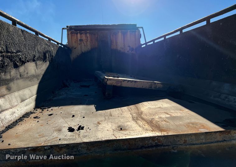 image for item JU9823 2006 International 7400  dump truck