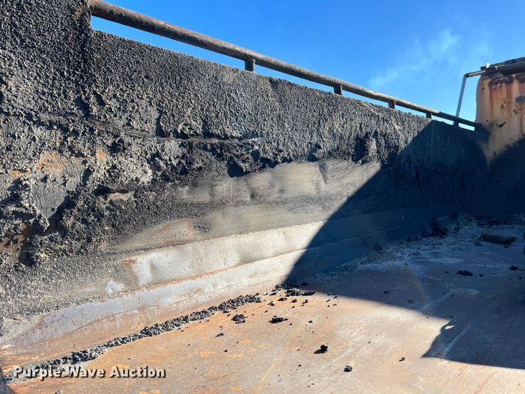 image for item JU9823 2006 International 7400  dump truck