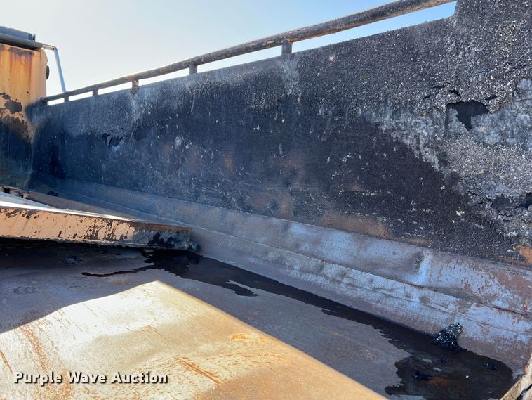 image for item JU9823 2006 International 7400  dump truck