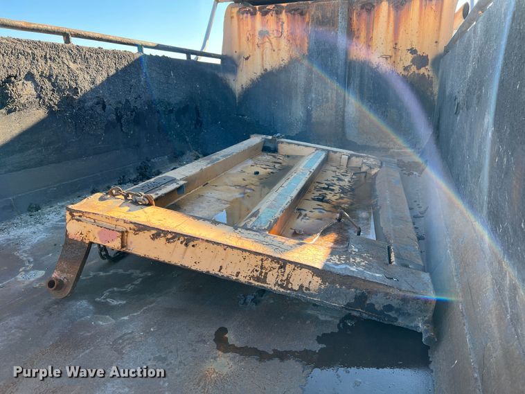 image for item JU9823 2006 International 7400  dump truck