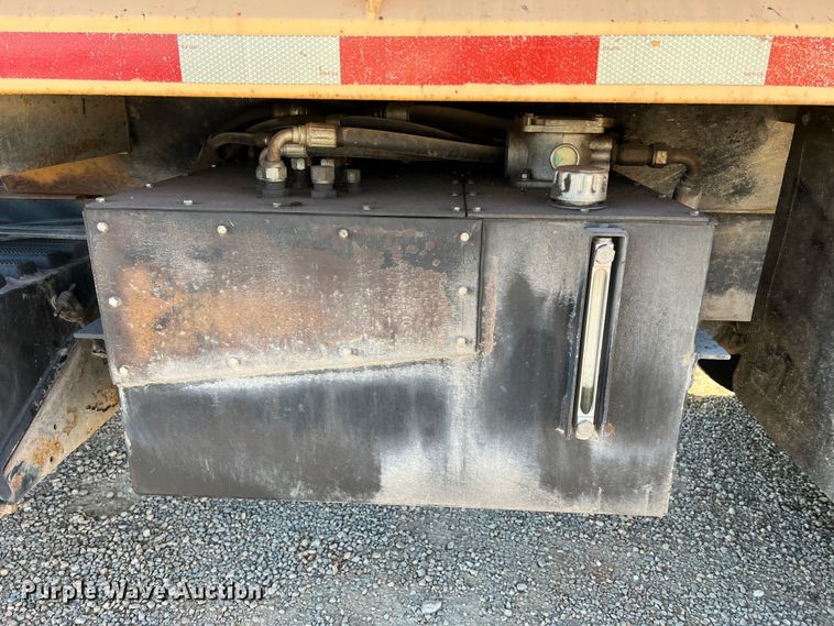 image for item JU9823 2006 International 7400  dump truck