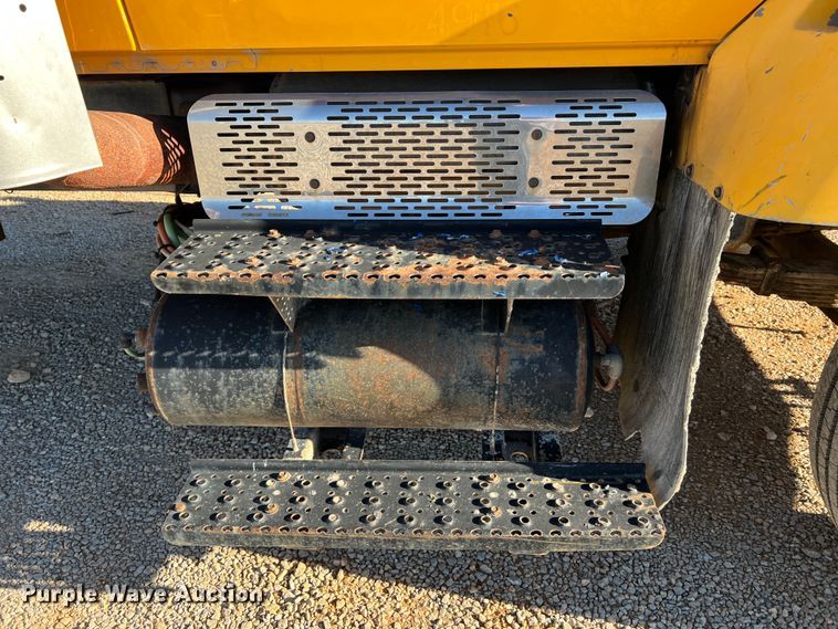 image for item JU9823 2006 International 7400  dump truck