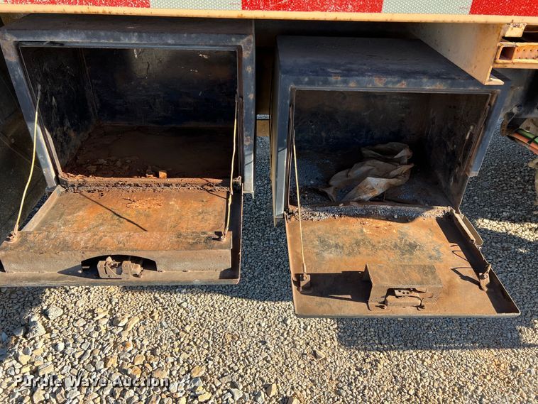 image for item JU9823 2006 International 7400  dump truck