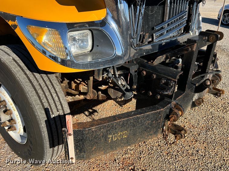 image for item JU9823 2006 International 7400  dump truck