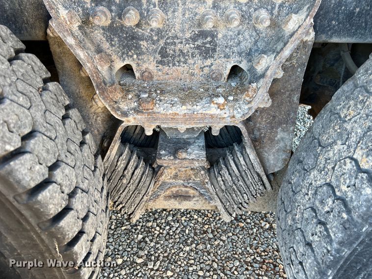 image for item JU9823 2006 International 7400  dump truck