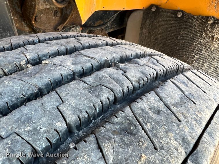 image for item JU9823 2006 International 7400  dump truck