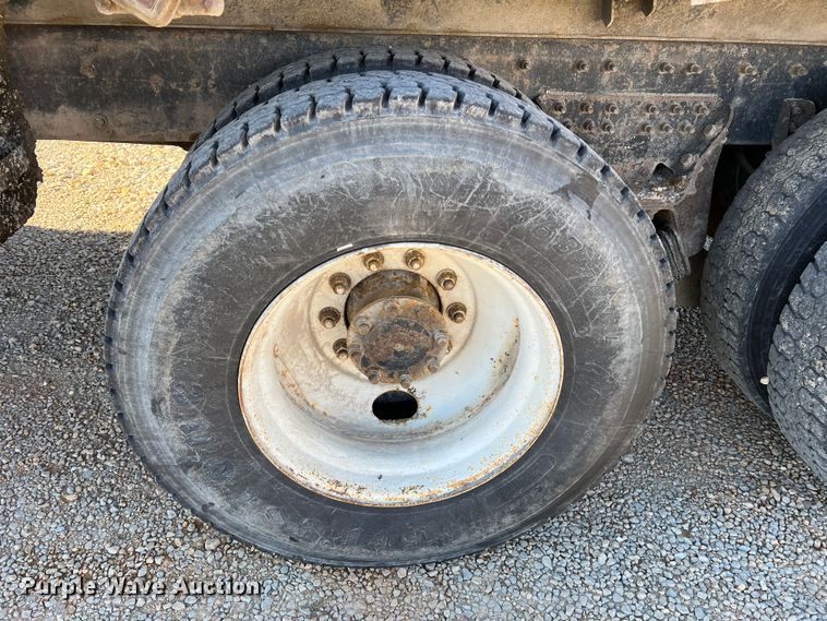 image for item JU9823 2006 International 7400  dump truck