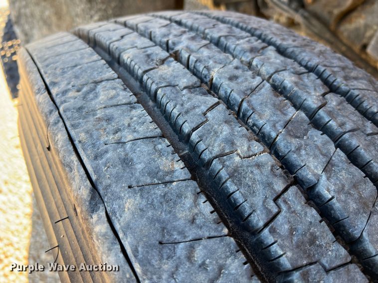 image for item JU9823 2006 International 7400  dump truck