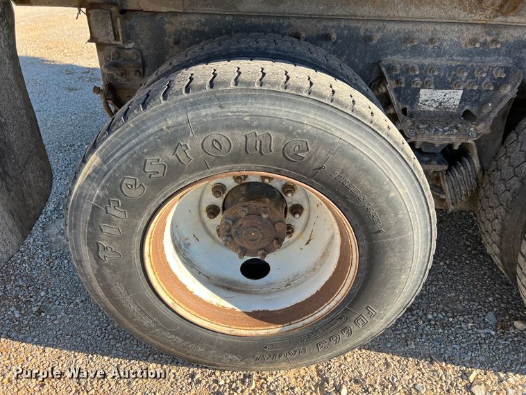 image for item JU9823 2006 International 7400  dump truck