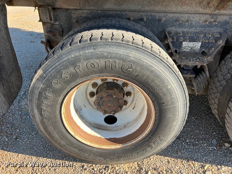 image for item JU9823 2006 International 7400  dump truck