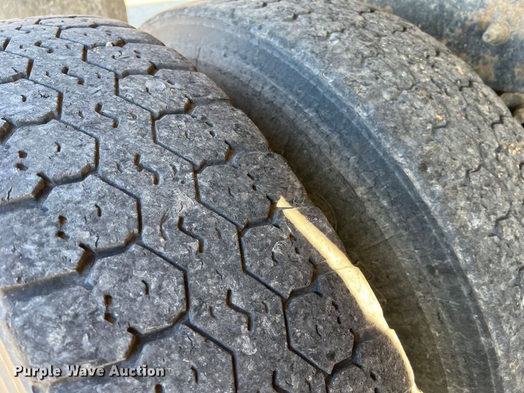 image for item JU9823 2006 International 7400  dump truck