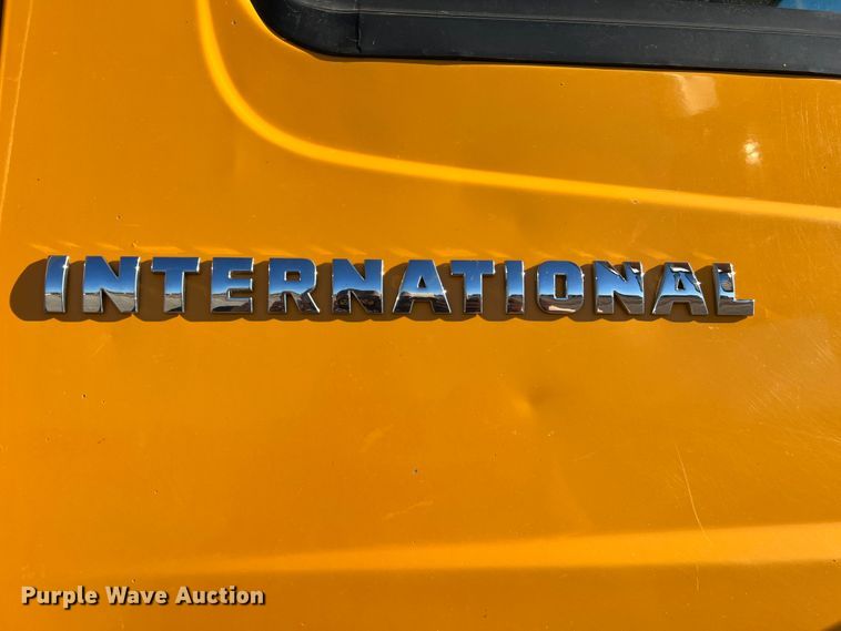 image for item JU9823 2006 International 7400  dump truck