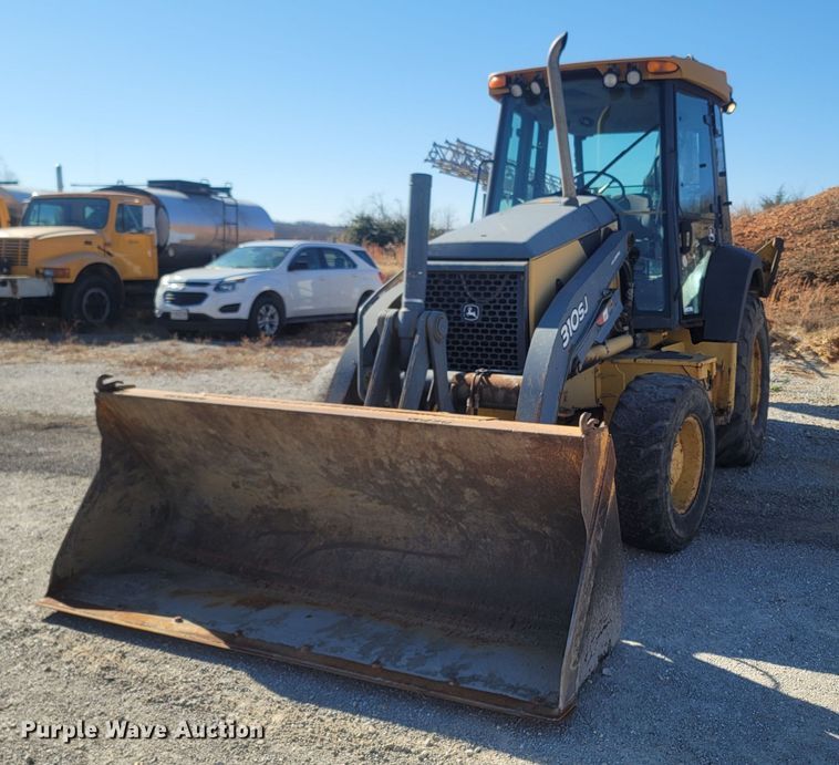 image for item JU9828 2008 John Deere 310SJ  backhoe