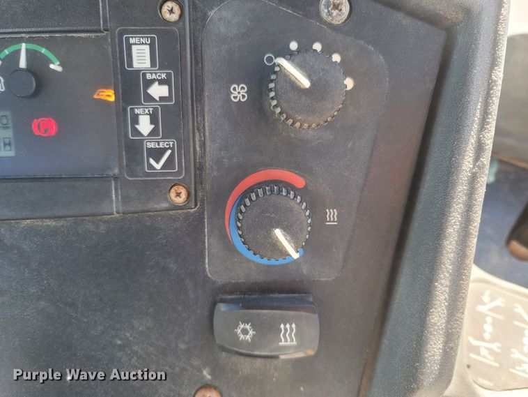 image for item JU9828 2008 John Deere 310SJ  backhoe