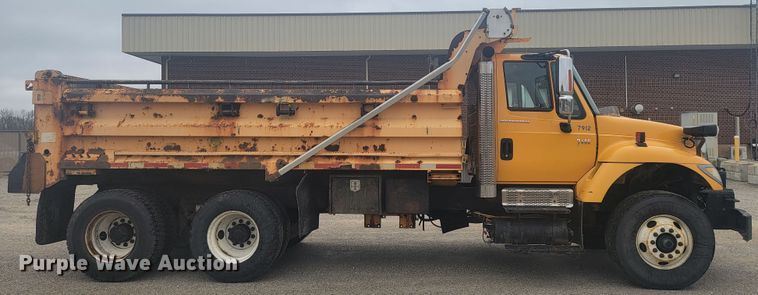 image for item JU9831 2007 International 7400  dump truck