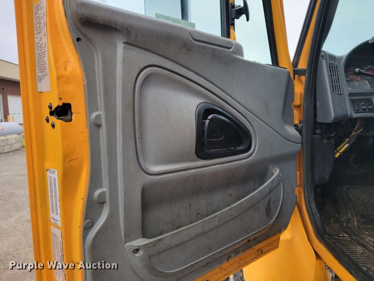 image for item JU9831 2007 International 7400  dump truck