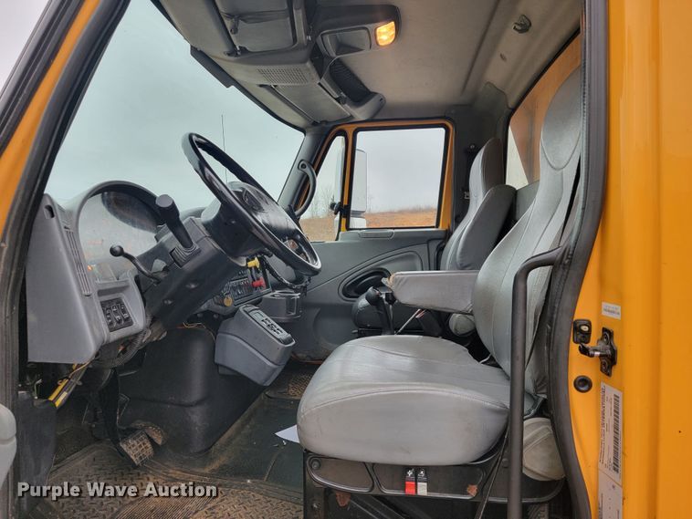 image for item JU9831 2007 International 7400  dump truck