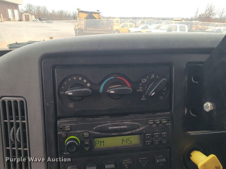 image for item JU9831 2007 International 7400  dump truck