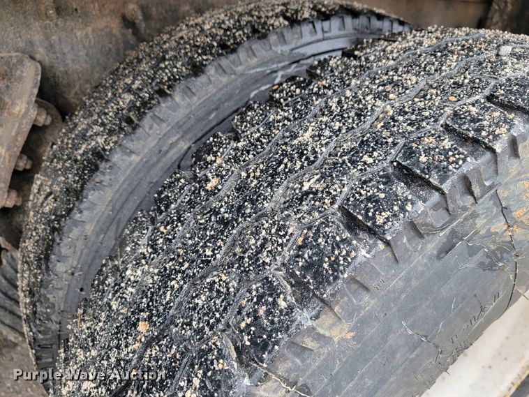 image for item JU9831 2007 International 7400  dump truck