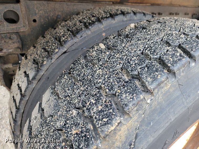 image for item JU9831 2007 International 7400  dump truck