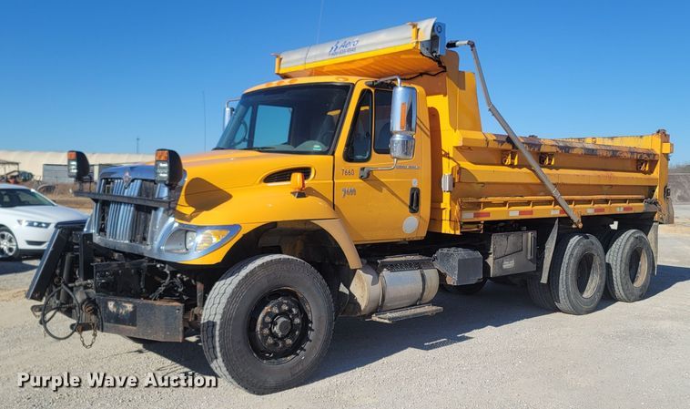 image for item JU9832 2006 International 7400  dump truck