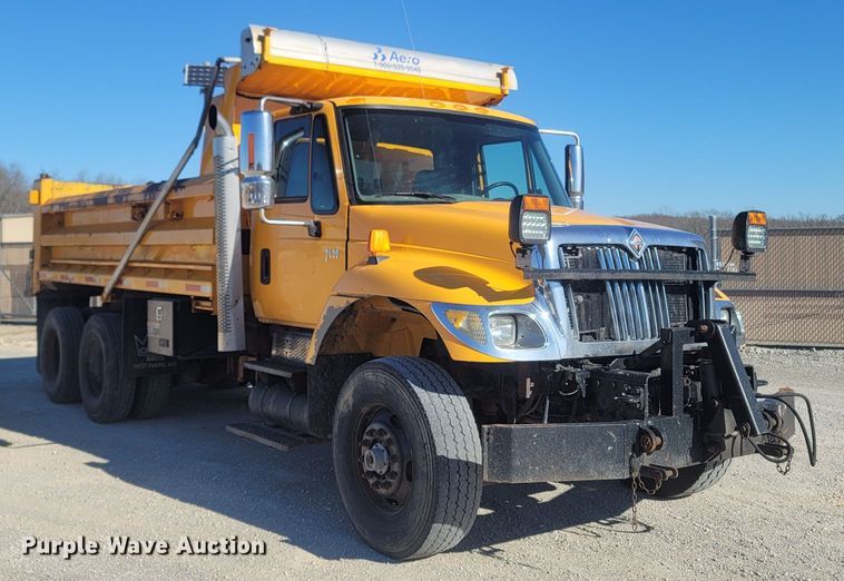 image for item JU9832 2006 International 7400  dump truck