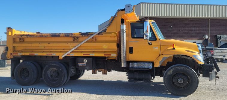 image for item JU9832 2006 International 7400  dump truck