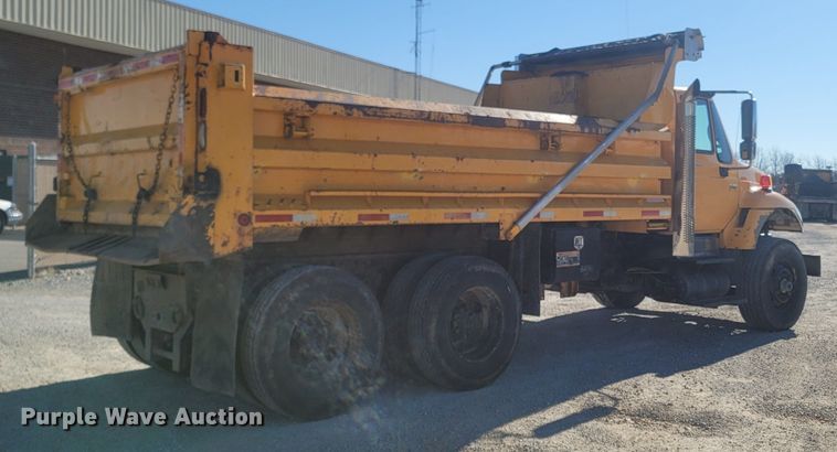 image for item JU9832 2006 International 7400  dump truck