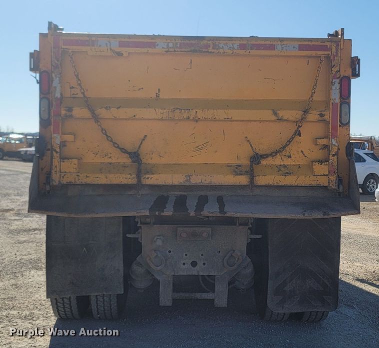 image for item JU9832 2006 International 7400  dump truck