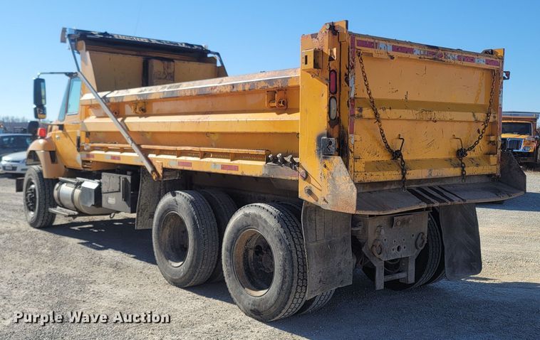 image for item JU9832 2006 International 7400  dump truck