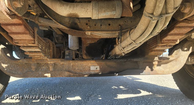 image for item JU9832 2006 International 7400  dump truck