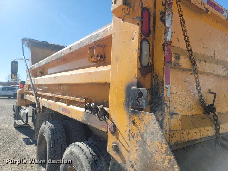 image for item JU9832 2006 International 7400  dump truck