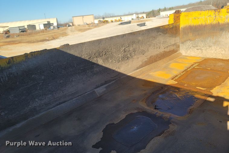 image for item JU9832 2006 International 7400  dump truck