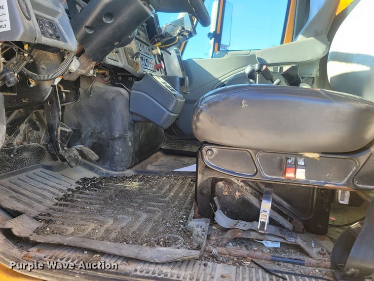 image for item JU9832 2006 International 7400  dump truck