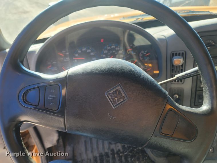 image for item JU9832 2006 International 7400  dump truck