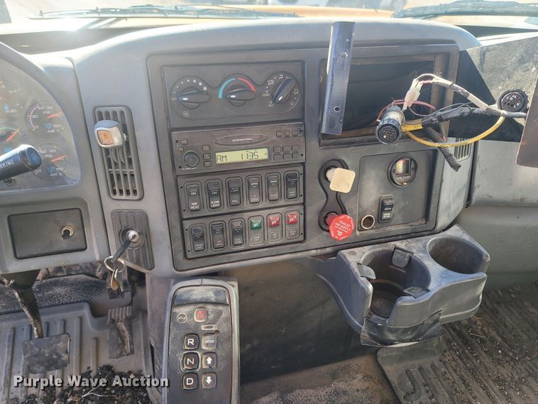 image for item JU9832 2006 International 7400  dump truck