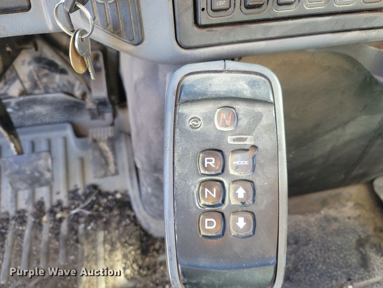 image for item JU9832 2006 International 7400  dump truck