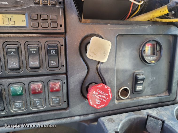 image for item JU9832 2006 International 7400  dump truck