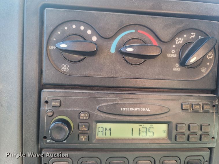 image for item JU9832 2006 International 7400  dump truck