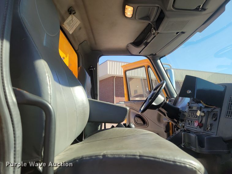 image for item JU9832 2006 International 7400  dump truck