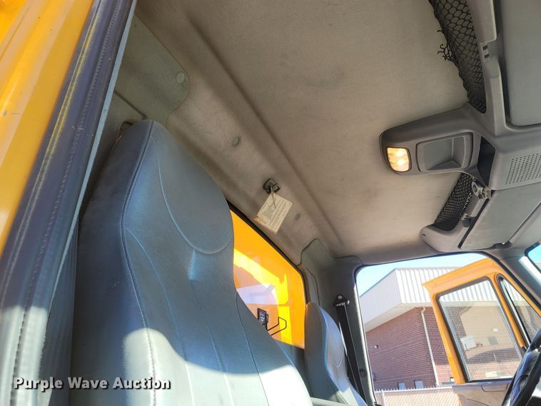 image for item JU9832 2006 International 7400  dump truck