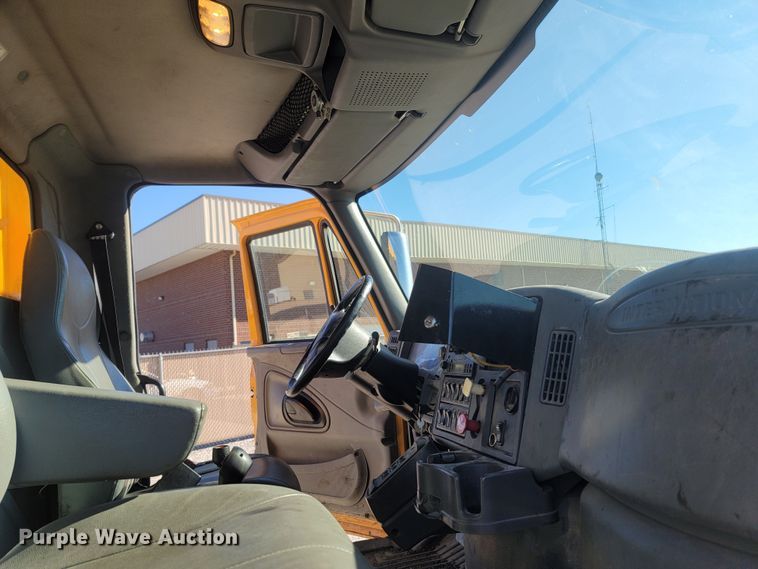 image for item JU9832 2006 International 7400  dump truck