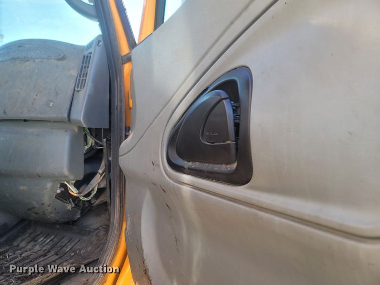 image for item JU9832 2006 International 7400  dump truck