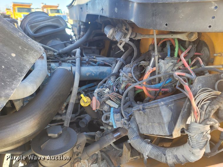 image for item JU9832 2006 International 7400  dump truck