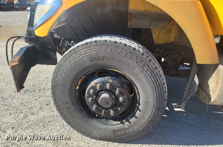 image for item JU9832 2006 International 7400  dump truck