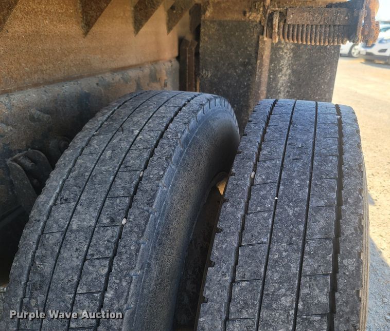 image for item JU9832 2006 International 7400  dump truck