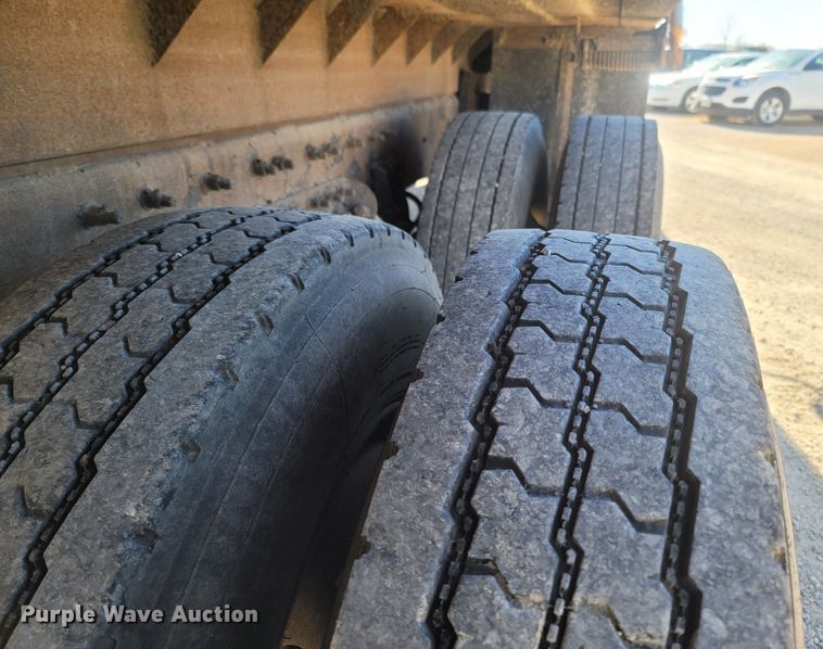 image for item JU9832 2006 International 7400  dump truck