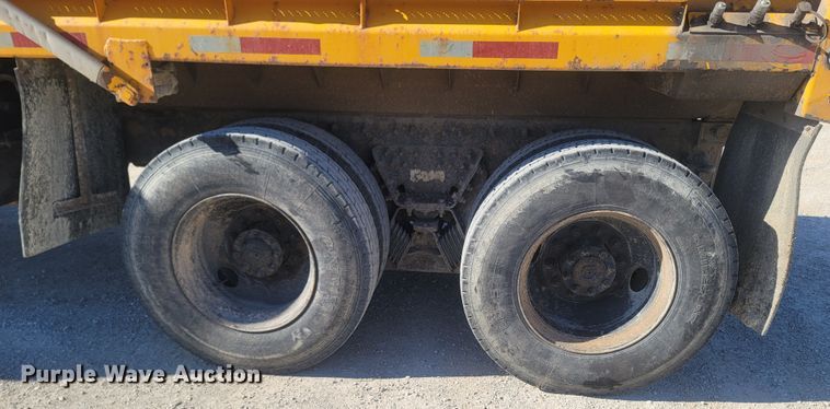 image for item JU9832 2006 International 7400  dump truck