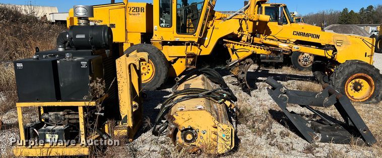 image for item JU9834 Motor grader attachments
