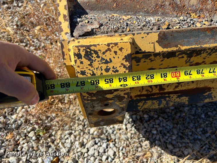 image for item JU9834 Motor grader attachments